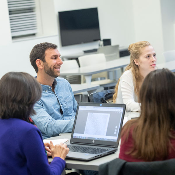 Agnes Scott male and female graduate students in class.