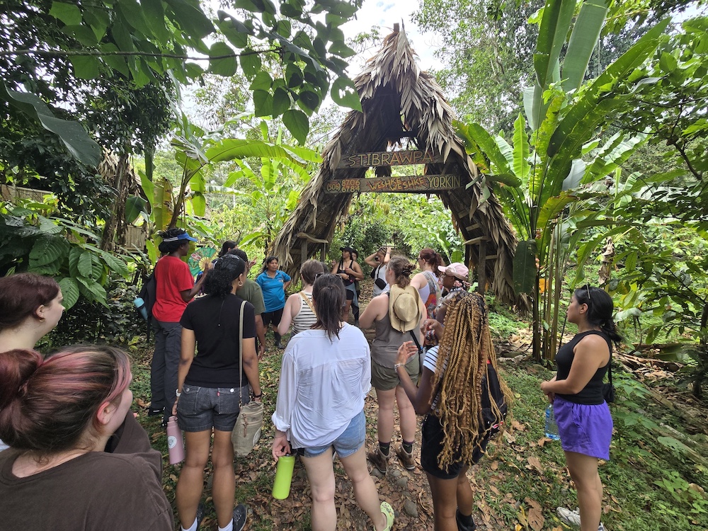 A group of Agnes Scott first-year students on their Journeys trip in Martinique.