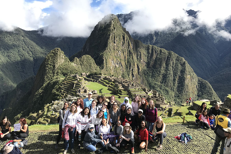 Group photo of students in Peru