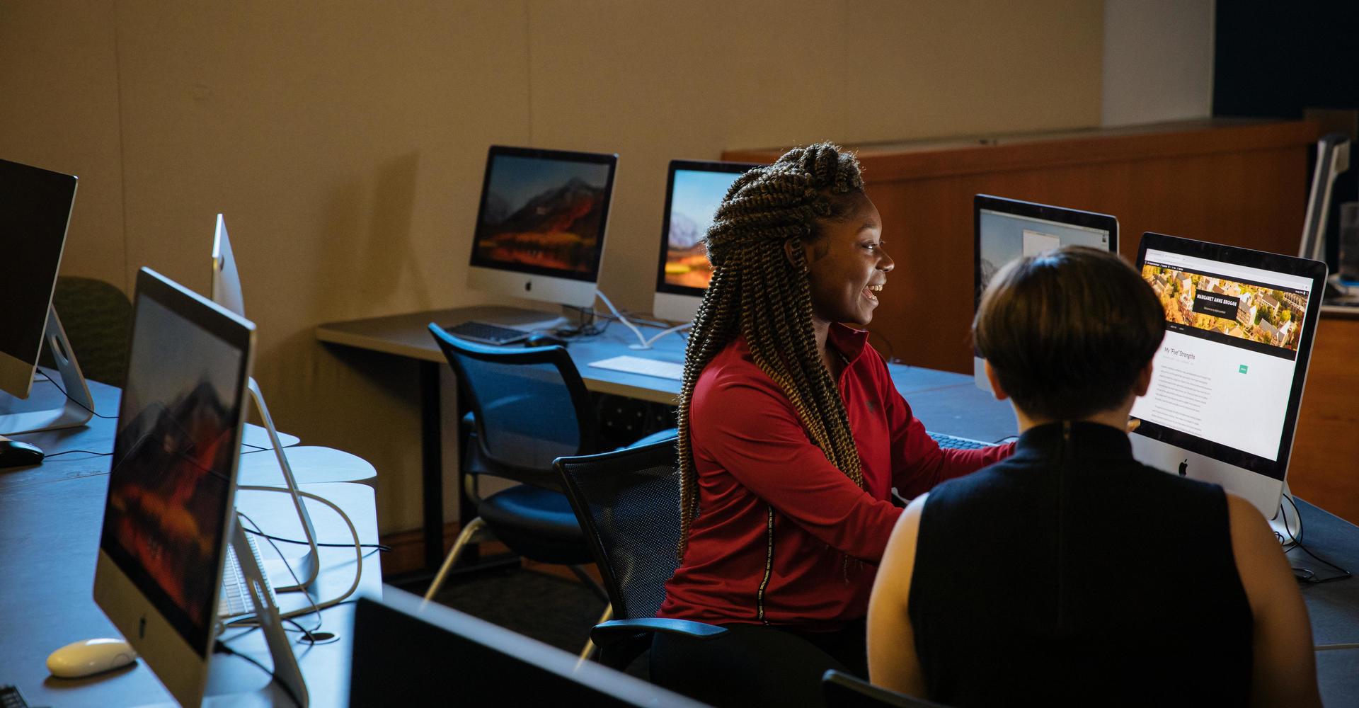 An Agnes Scott student speaks with an advisor