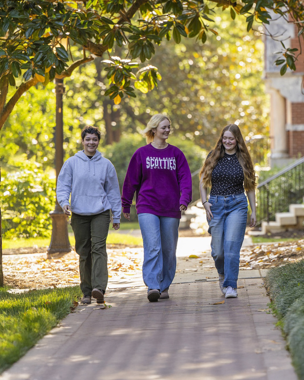 Agnes Scott students walking on campus
