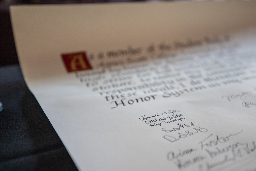 Scroll of the honor pledge 