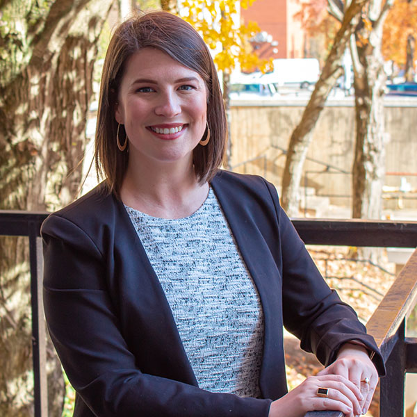 photo of student Lindsey Garland Padget and her quote about the community she met while attending Agnes Scott.